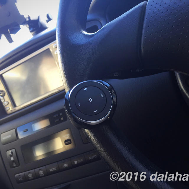 【レビュー】車のハンドルに装着して指先でスマホの音楽を自在に操作できる、Bluetoothリモコン（Satechi サテチ BT005）