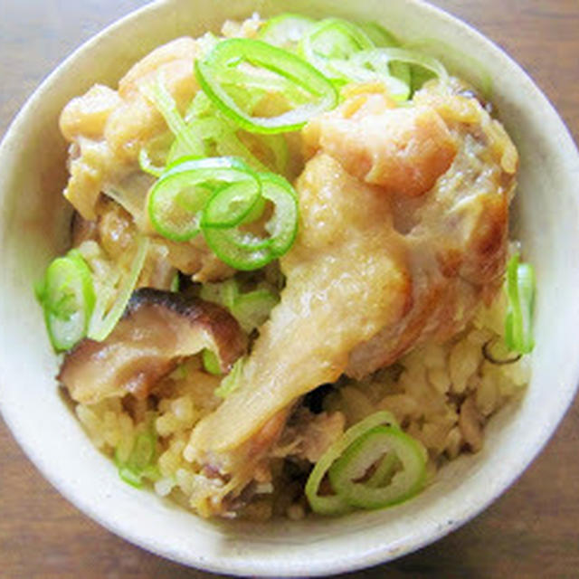手羽元で旨みたっぷりシンプル炊き込みご飯