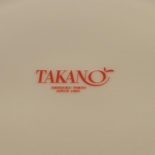 国産苺のパフェ＠タカノフルーツパーラー 本店（新宿）