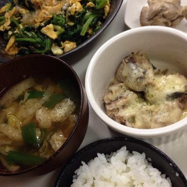 鯖缶チーズ焼き・ほうれん草玉子炒め・・夜ご飯