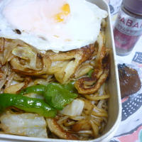 スパイシー！焼きそばのお弁当★（枝豆の重さは？？）