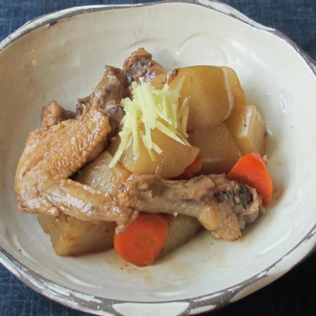 鶏手羽と大根の煮物