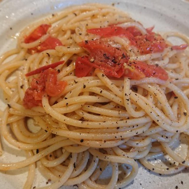 野郎飯流・シンプルなトマトの太いスパゲッティ
