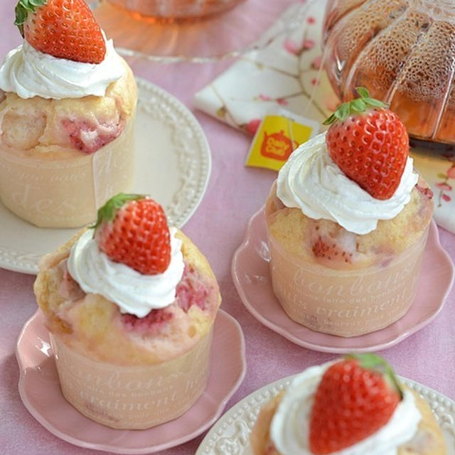 蒸し器がなくてもできちゃう！いちごたっぷり♡春の蒸しパン