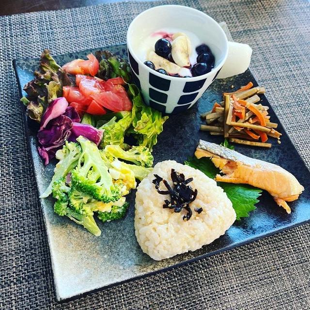 朝ごはんと遺品整理。