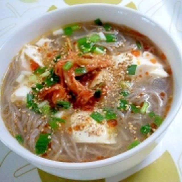 冷麺の麺で！キムチ豆腐温麺
