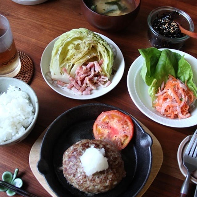 オーブン焼きハンバーグ と staubで焼きキャベツ。