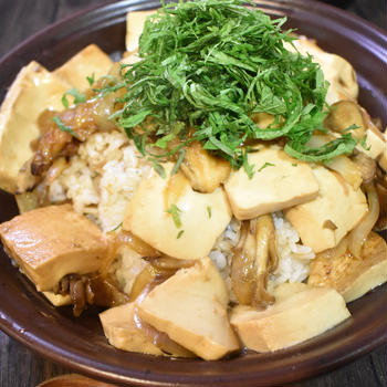 キノコが決め手！甘辛豆腐丼