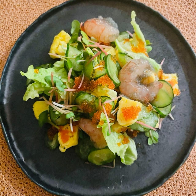 寿司ネタサラダとスパイスカレー