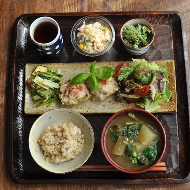 一汁四菜ごはん◆冬瓜・おかのり・茗荷の味噌汁、ズッキーニの肉詰めグリル、おからの酢の物、春菊のごまあえ、小松菜の炒め物　とか