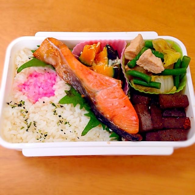 旦那さん弁当♫鮭のっけ弁