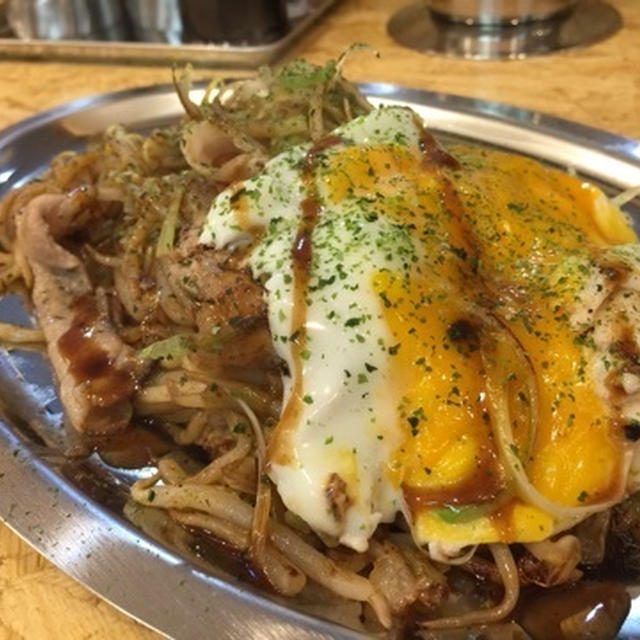 自由が丘 真打みかさ 自由ヶ丘店　自家製麵の焼きそば　ソース・塩が選べ小サイズ５００円〜