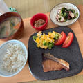 半額ブリで、ザ和食のお昼ご飯〜