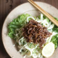 牛肉時雨煮サラダうどん。