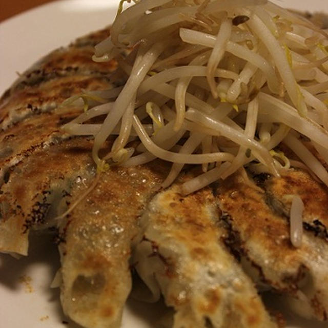 餃子と茹でもやし