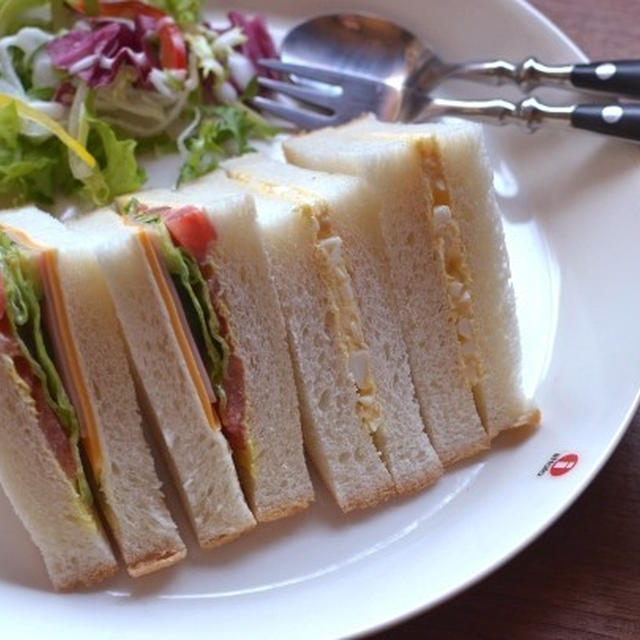 サンドウィッチで朝ごはん。