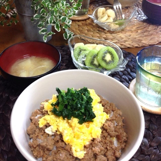 三色丼deガッツリ朝ごはん♪