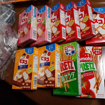 ビスコ大量買い。アンリのケーキのためにイオンに行く