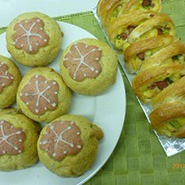 桜メロンパンとランチパン