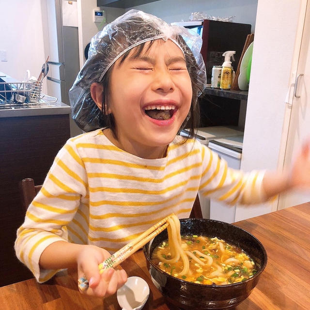 娘のうどんの食べ方がおかしい。