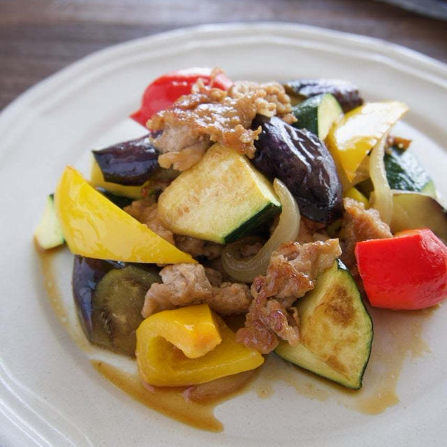 夏野菜と豚肉の甘辛醤油炒め＊子どもと食べる夏の食事