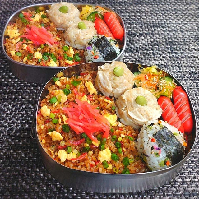 母とムスコのラブラブおソロ♪黒チャーハン＆陳さん焼売弁当