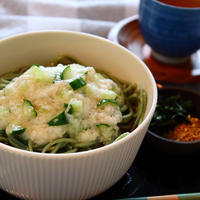 緑色が鮮やか❣️よもぎ蕎麦とろろのせ❤️