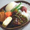 ピーマンの肉詰め弁当。丸顔のあんこ