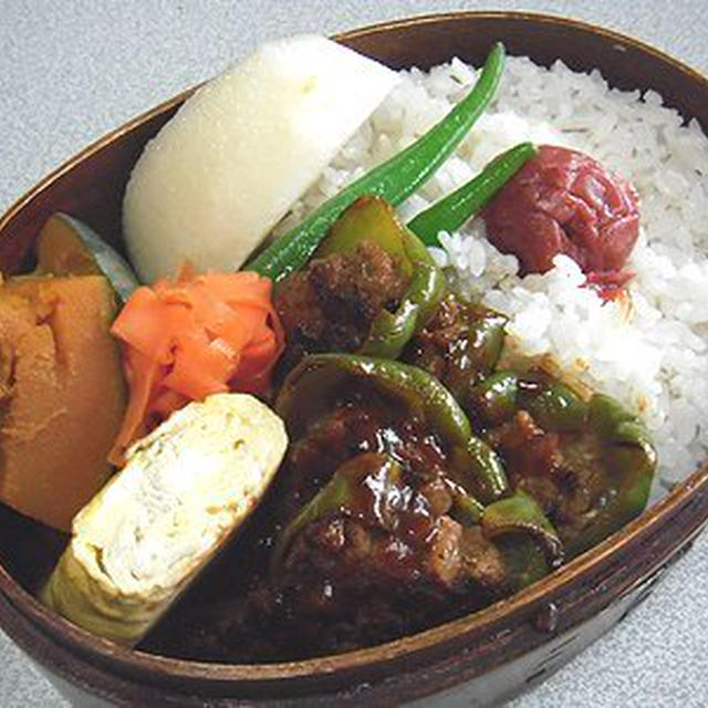 ピーマンの肉詰め弁当。丸顔のあんこ