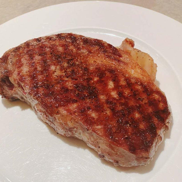 493グラムのリブステーキ