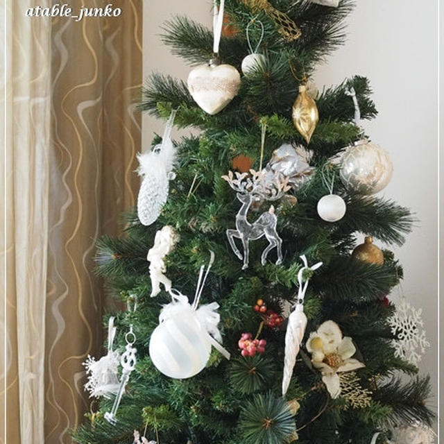 ホワイトクリスマスツリーとトナカイ♪