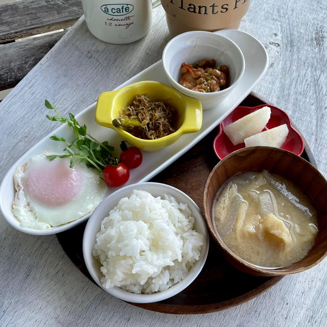 ＊質素なワンプレート朝ごはん＊