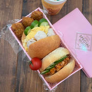 丸パンサンド弁当と　喫茶店のミックスジュース