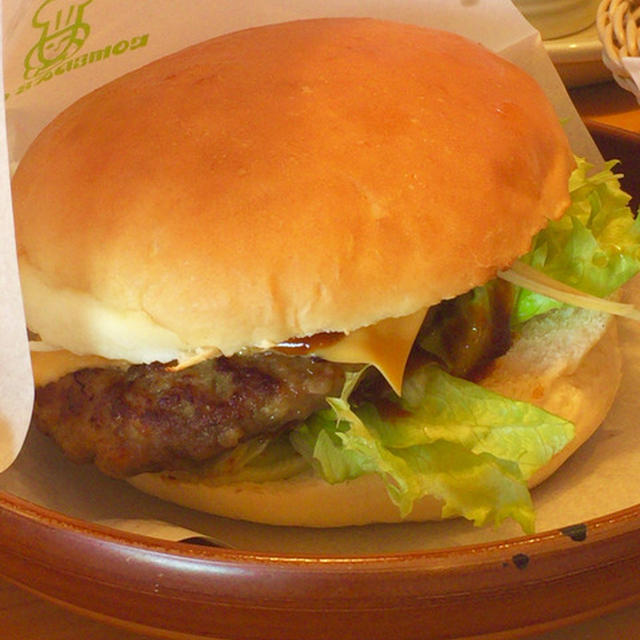 コメダ珈琲のドミグラスバーガー♡アカントースト？