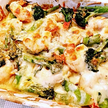 賞味期限切れになりそうだったら塩麹を使って！赤エビとブロッコリーのチーズ焼き♪