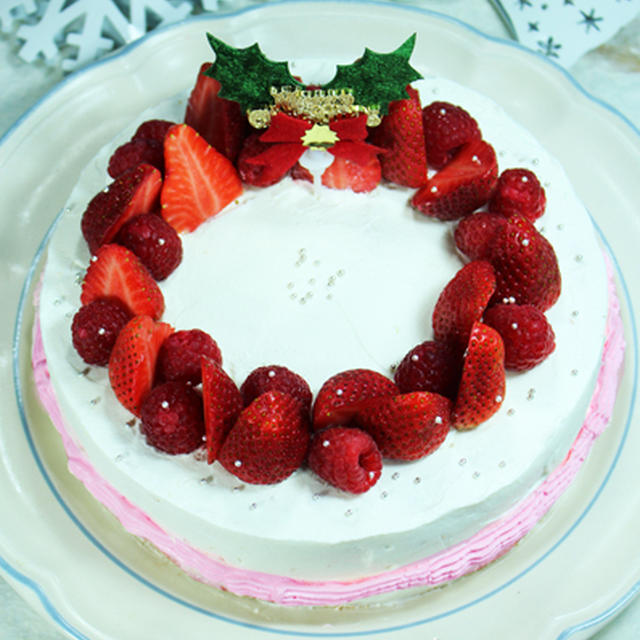 まだ続くぞクリスマス 苺ビスキュイが薫る ベリーのリース風ケーキ 今年のケーキはこれ By いくみさん レシピブログ 料理ブログのレシピ満載