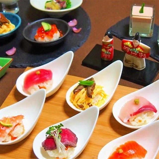 ひな祭りのひと口ちらし寿司♪　小さな器に8種の具　　　野菜のひし餅ムース💛