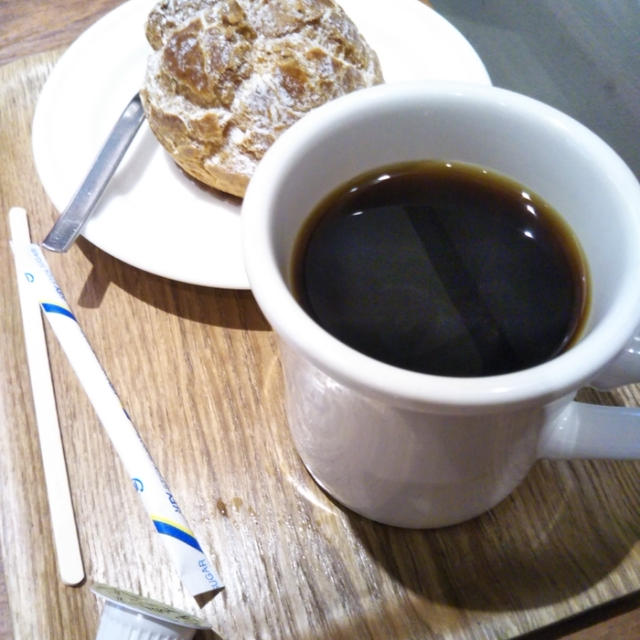 オシゴト中☆シュークリーム美味しい〜ドロップコーヒー