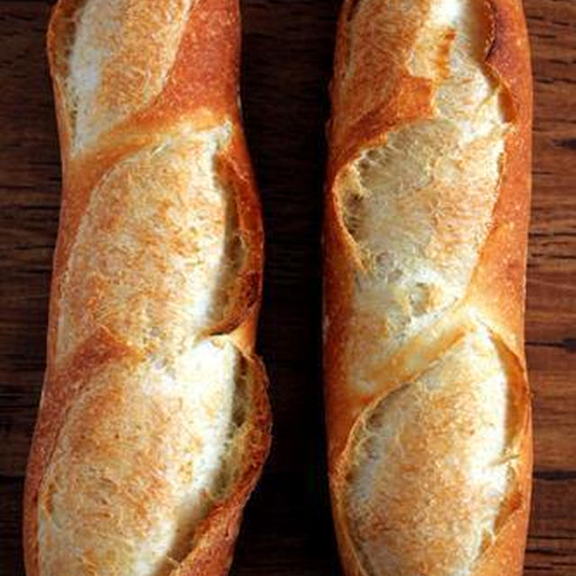 こっそり、フランスパンの練習しています