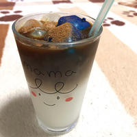 【ドリンク】朝の一杯☆アイスカフェオレに、一ふり、二ふり☆日替わりで楽しもう