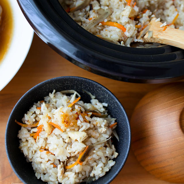 かまどさんで念願の！鶏とごぼうの炊き込みご飯。