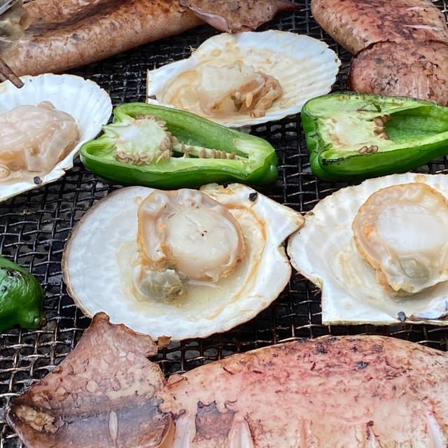 外が気持ち良いです。炭火焼き〜