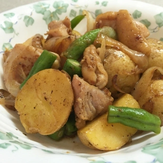 鶏肉と新じゃがを炒めて＆種から育てて咲き始めたひまわり♪