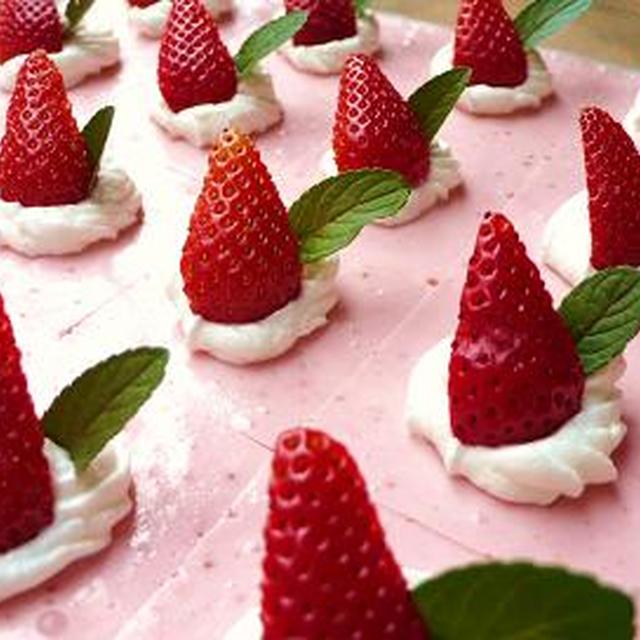 ポットラック用イチゴムースと先生感謝週間　Strawberry Mousse for Potluck and Teacher Appreciation Week