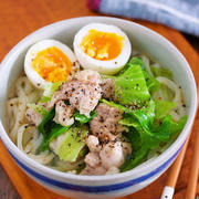 煮るだけ5分♪お正月あけの疲れた胃腸に♪『鶏肉とキャベツのうま塩うどん』