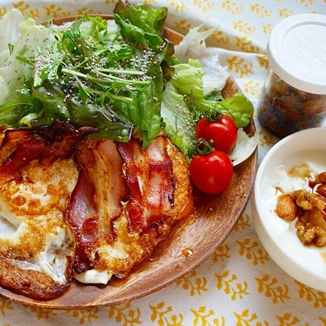 ベーコンとたまごのココナッツオイルで両面焼き　ナッツのはちみつ漬けヨーグルト　鉄博にお出掛け♪