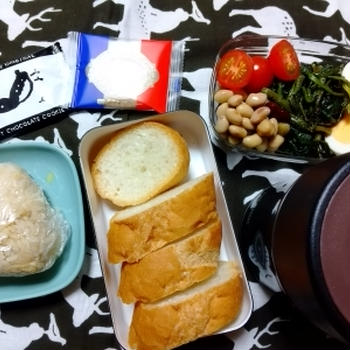 シチューとパン弁当