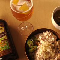 【洋酒サワーでウチ飲みを楽しむ】ジンジャーパインラムと鶏肉飯（ジーローハン）