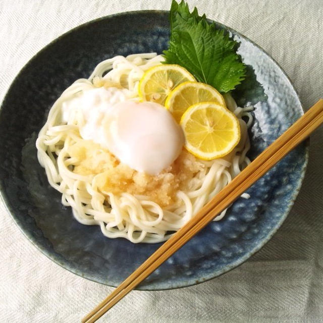 温泉卵載せ、レモンおろしうどん