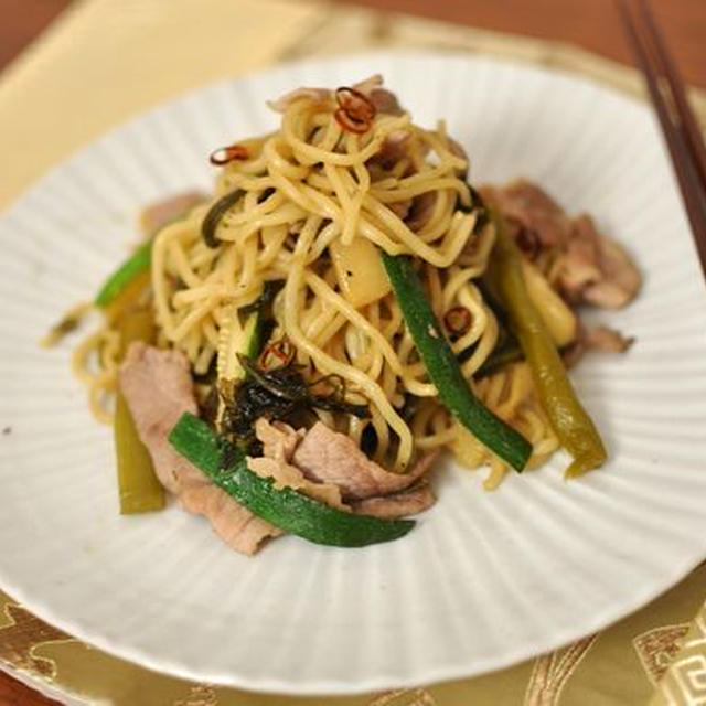 高菜とズッキーニ、もち豚の焼きそば